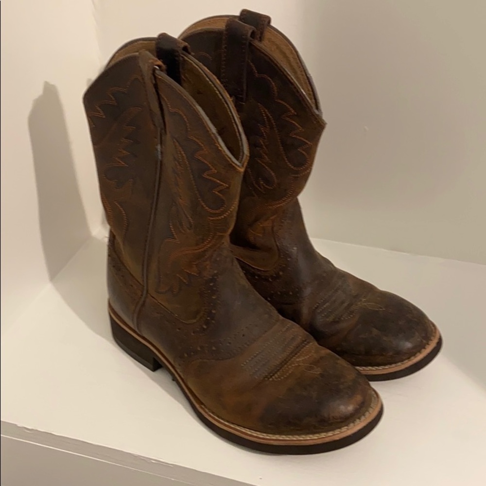 Boys Ariat cowboy boots LIKE NEW EUC